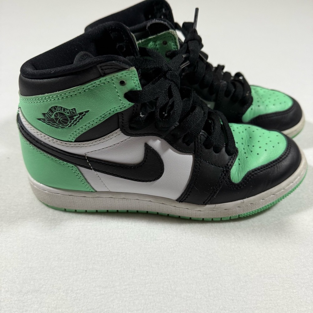 Nike Air Jordan 1 Retro High OG Green Glow youth size 4.5/Women’s size 6 VGUC